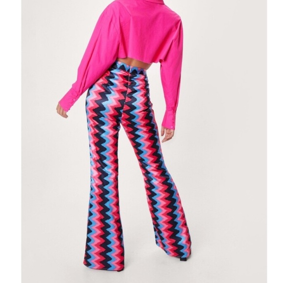 Nasty Gal Zig Zag Print Woven Flare Pants - Picture 3 of 8